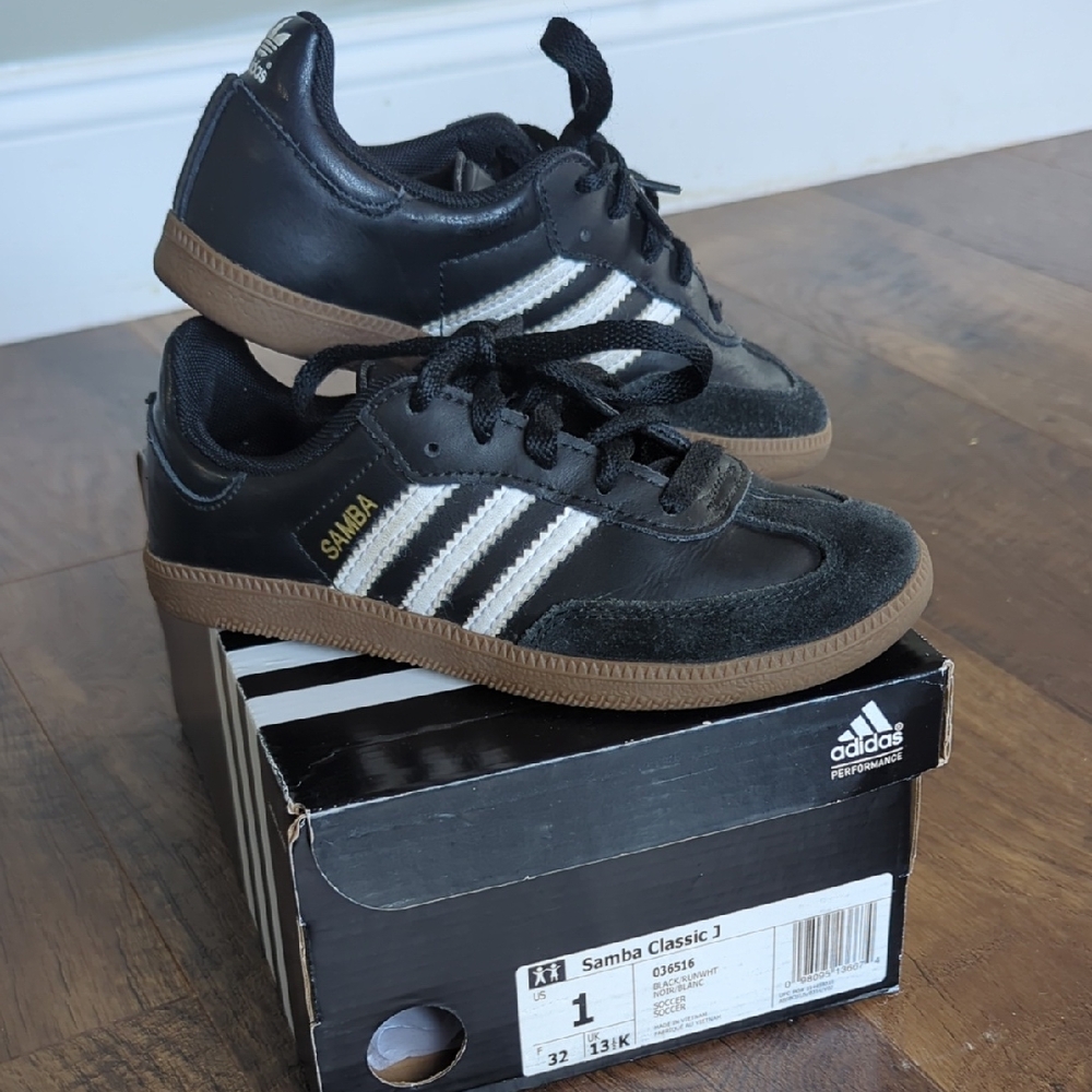 Adidas Samba Classic Black and White Shoes - Size 1